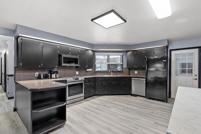 59445 S Lagrave Street, Paw Paw, MI 49079