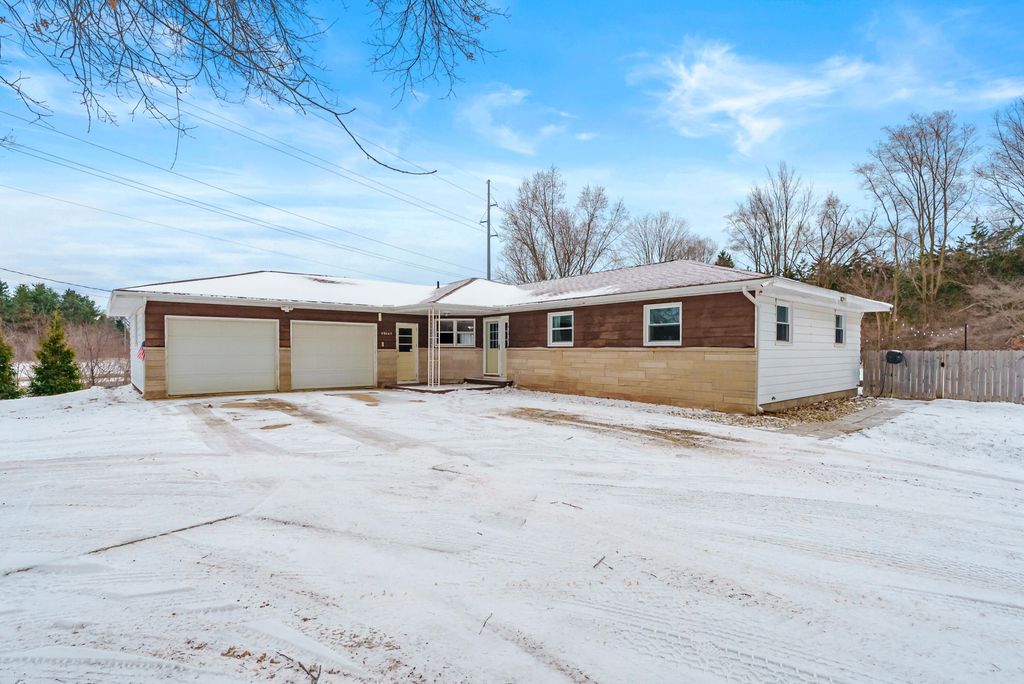 59445 S Lagrave Street, Paw Paw, MI 49079