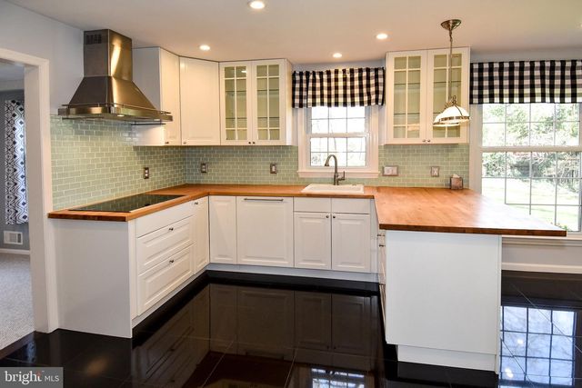 9309 REEF CT, Alexandria, VA 22309