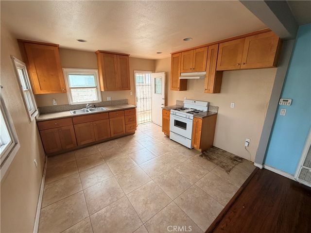 528 W Hillcrest, Inglewood, CA 90301