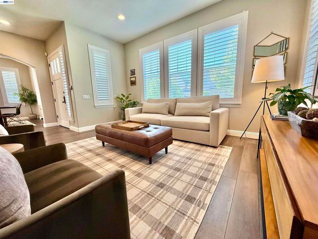 2942 San Minete Dr, Livermore, CA 94550