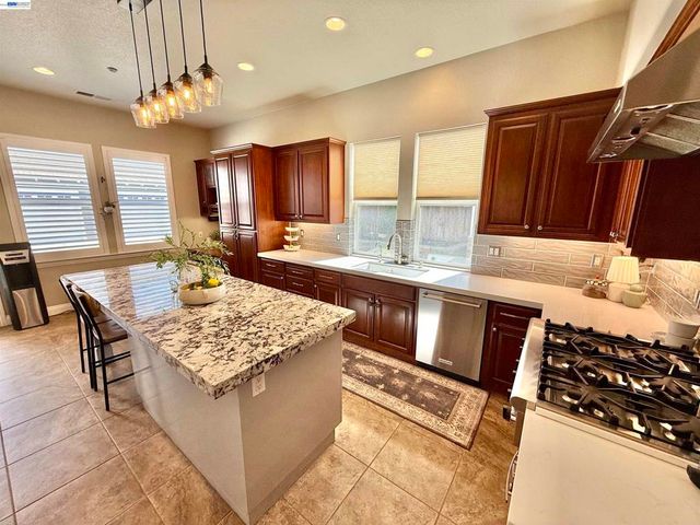 2942 San Minete Dr, Livermore, CA 94550