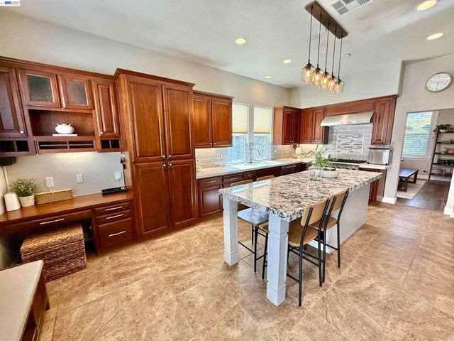 2942 San Minete Dr, Livermore, CA 94550