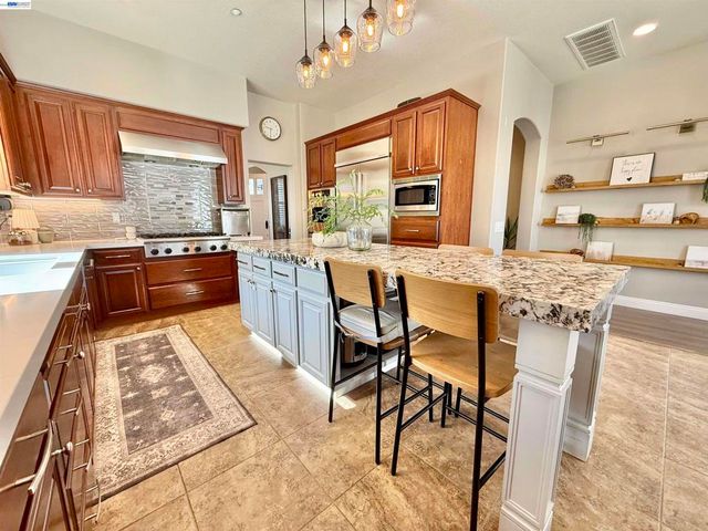 2942 San Minete Dr, Livermore, CA 94550