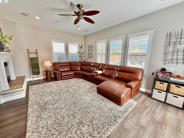2942 San Minete Dr, Livermore, CA 94550