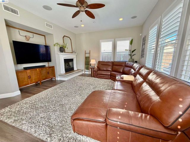2942 San Minete Dr, Livermore, CA 94550