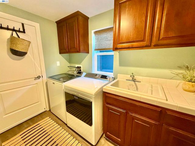 2942 San Minete Dr, Livermore, CA 94550