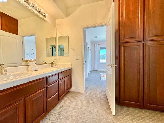 2942 San Minete Dr, Livermore, CA 94550