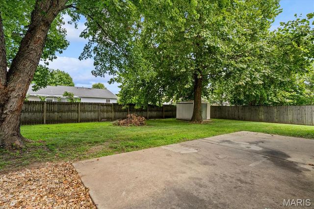 804 Country Meadow Lane, Shiloh, IL 62221
