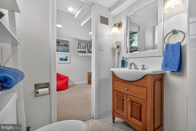 5014 KLINGLE ST NW, Washington, DC 20016