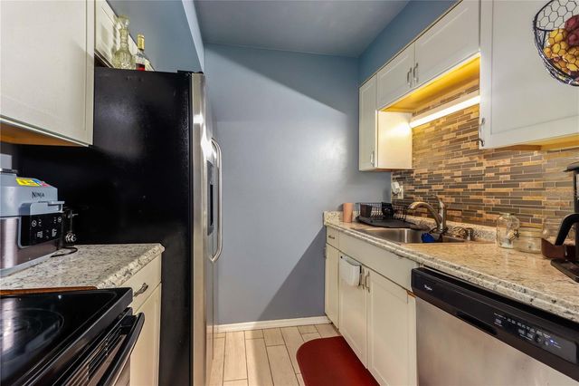 4009 NESTLE OAKS PLACE 104, Tampa, FL 33613