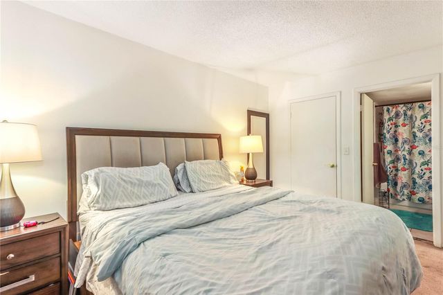 4009 NESTLE OAKS PLACE 104, Tampa, FL 33613