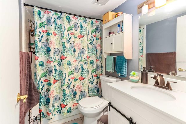 4009 NESTLE OAKS PLACE 104, Tampa, FL 33613