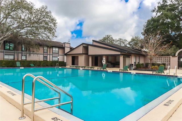 4009 NESTLE OAKS PLACE 104, Tampa, FL 33613