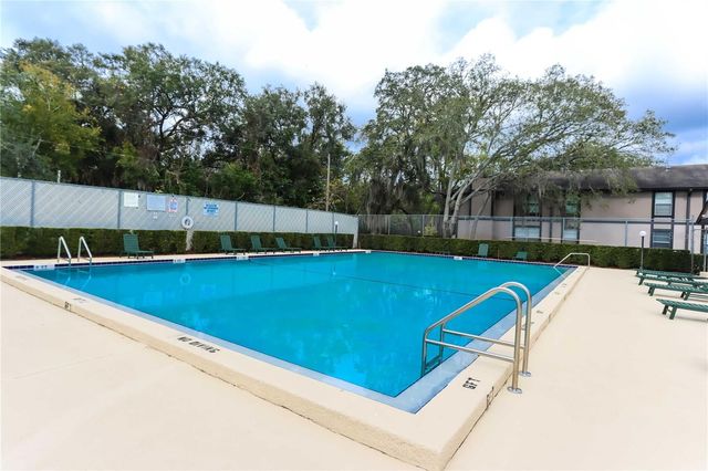 4009 NESTLE OAKS PLACE 104, Tampa, FL 33613