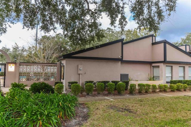 4009 NESTLE OAKS PLACE 104, Tampa, FL 33613
