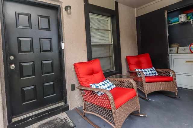 4009 NESTLE OAKS PLACE 104, Tampa, FL 33613