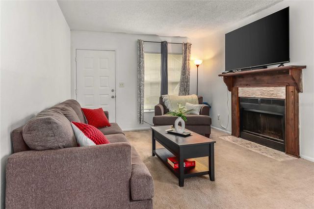 4009 NESTLE OAKS PLACE 104, Tampa, FL 33613