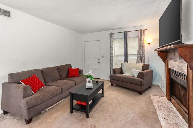 4009 NESTLE OAKS PLACE 104, Tampa, FL 33613