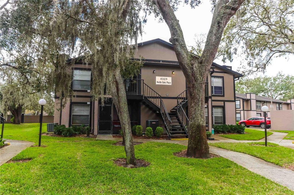 4009 NESTLE OAKS PLACE 104, Tampa, FL 33613