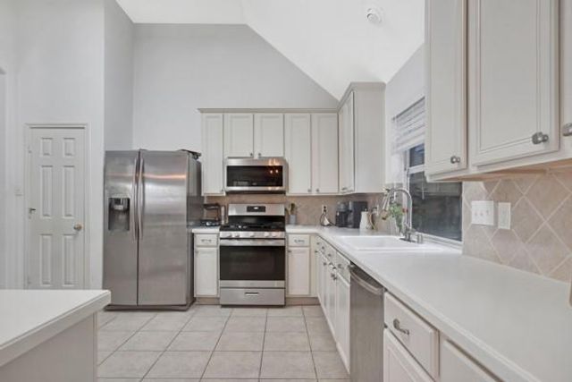 2131 Lakewind Lane, League City, TX 77573