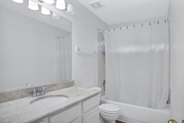 2131 Lakewind Lane, League City, TX 77573