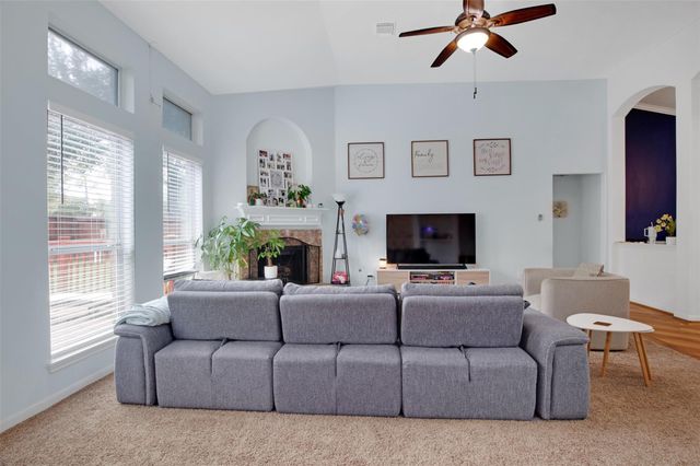 2131 Lakewind Lane, League City, TX 77573