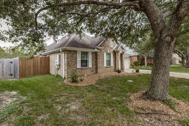 2131 Lakewind Lane, League City, TX 77573