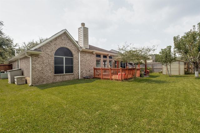 2131 Lakewind Lane, League City, TX 77573