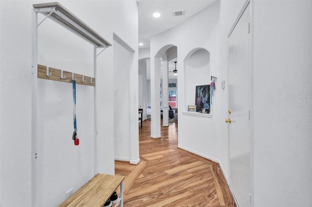 2131 Lakewind Lane, League City, TX 77573