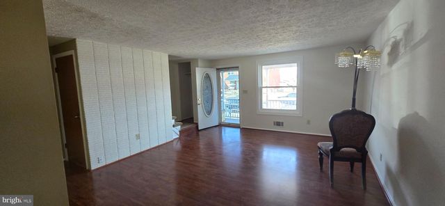 1031 FOXWOOD LN, Essex, MD 21221
