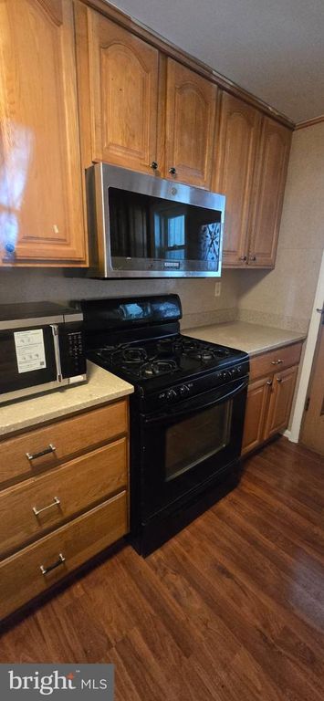 Image 13 of property listing at 1031 FOXWOOD LN, Essex, MD 21221