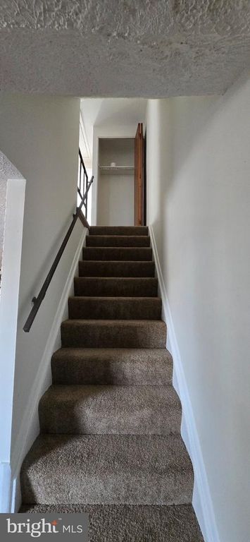 Image 8 of property listing at 1031 FOXWOOD LN, Essex, MD 21221
