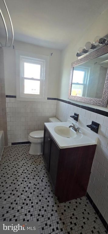 Image 9 of property listing at 1031 FOXWOOD LN, Essex, MD 21221