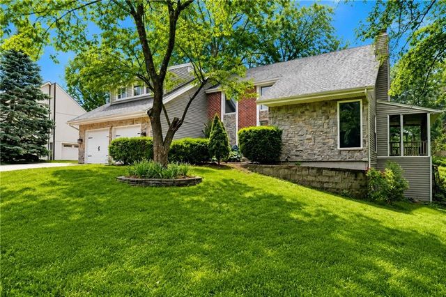 12343 Pinehurst Drive, Kansas City, KS 66109