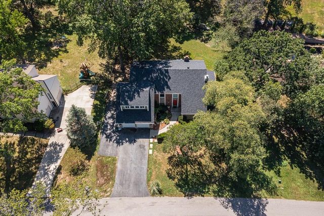 12343 Pinehurst Drive, Kansas City, KS 66109