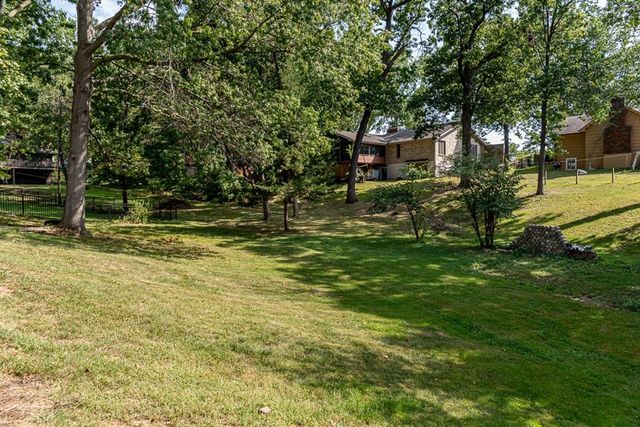 12343 Pinehurst Drive, Kansas City, KS 66109