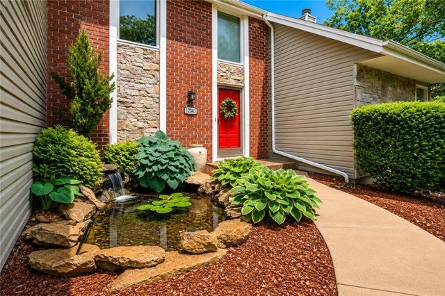 12343 Pinehurst Drive, Kansas City, KS 66109