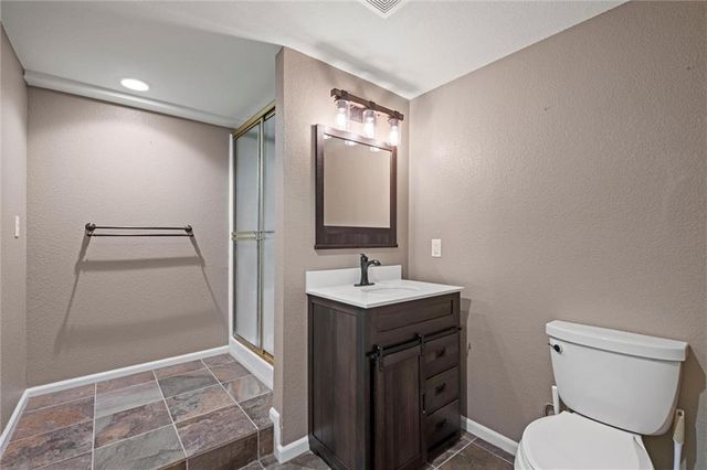 12343 Pinehurst Drive, Kansas City, KS 66109