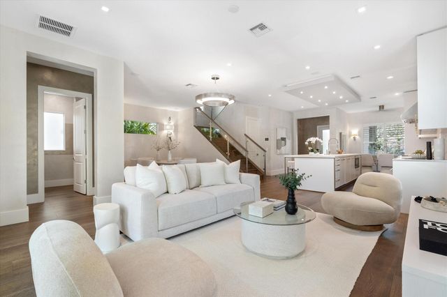7033 Edison Place, Palm Beach Gardens, FL 33418