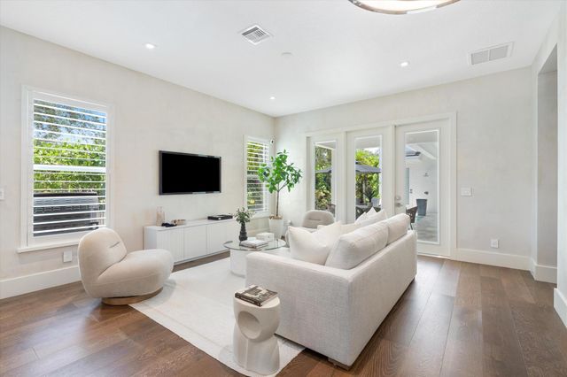 7033 Edison Place, Palm Beach Gardens, FL 33418