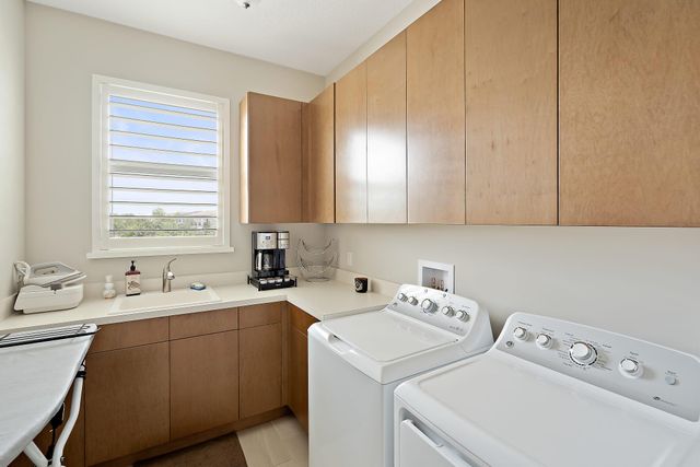 7033 Edison Place, Palm Beach Gardens, FL 33418