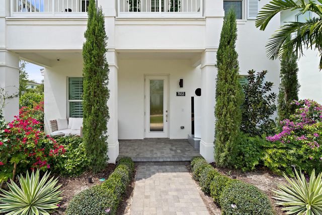 7033 Edison Place, Palm Beach Gardens, FL 33418