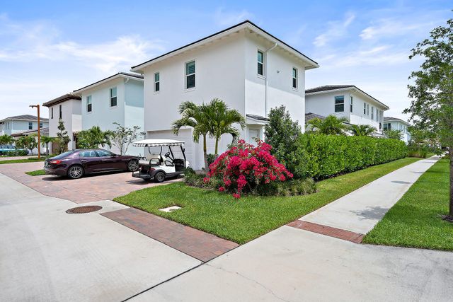 7033 Edison Place, Palm Beach Gardens, FL 33418