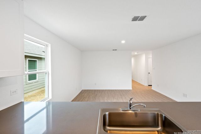 7719 Yeti Park, San Antonio, TX 78227