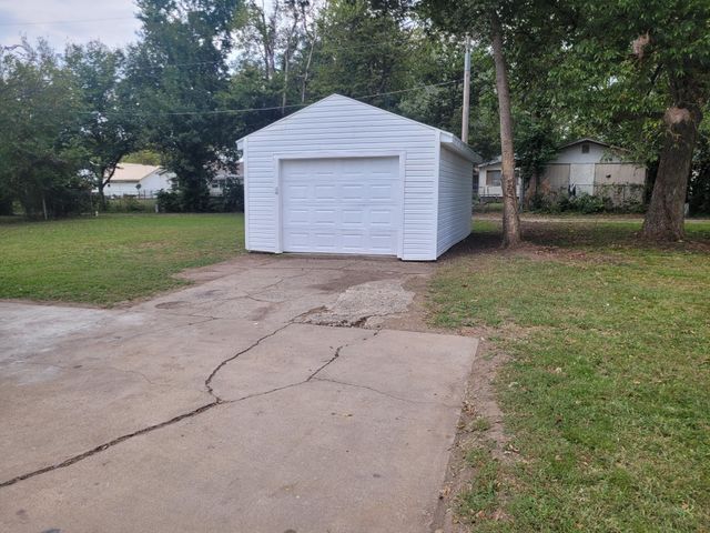 1821 C Street NE, Miami, OK 74354