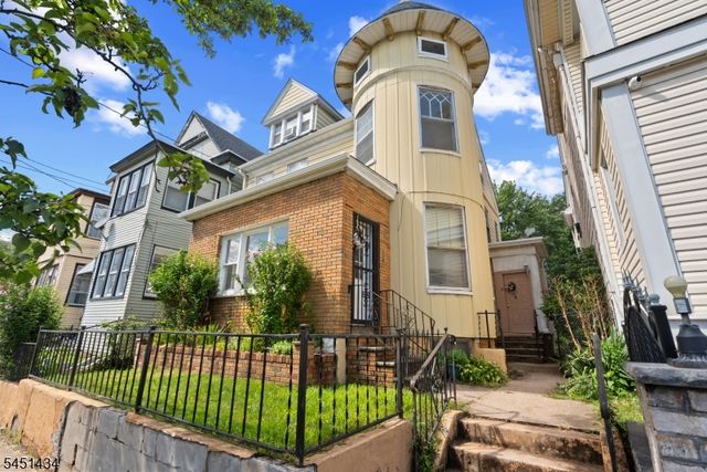 239 17Th Ave, Paterson City, NJ 07504