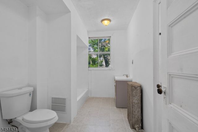 239 17Th Ave, Paterson City, NJ 07504