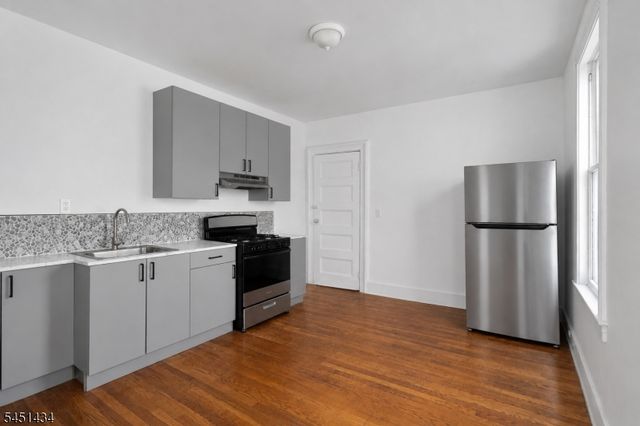 239 17Th Ave, Paterson City, NJ 07504
