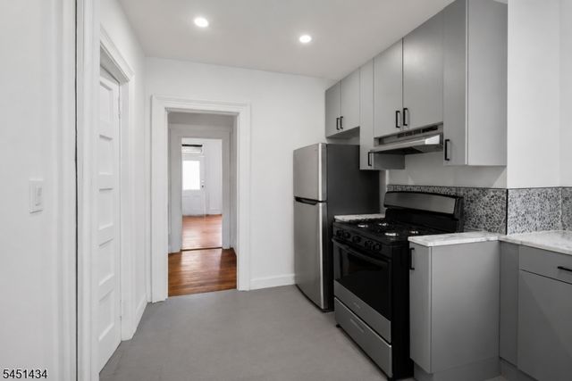 239 17Th Ave, Paterson City, NJ 07504
